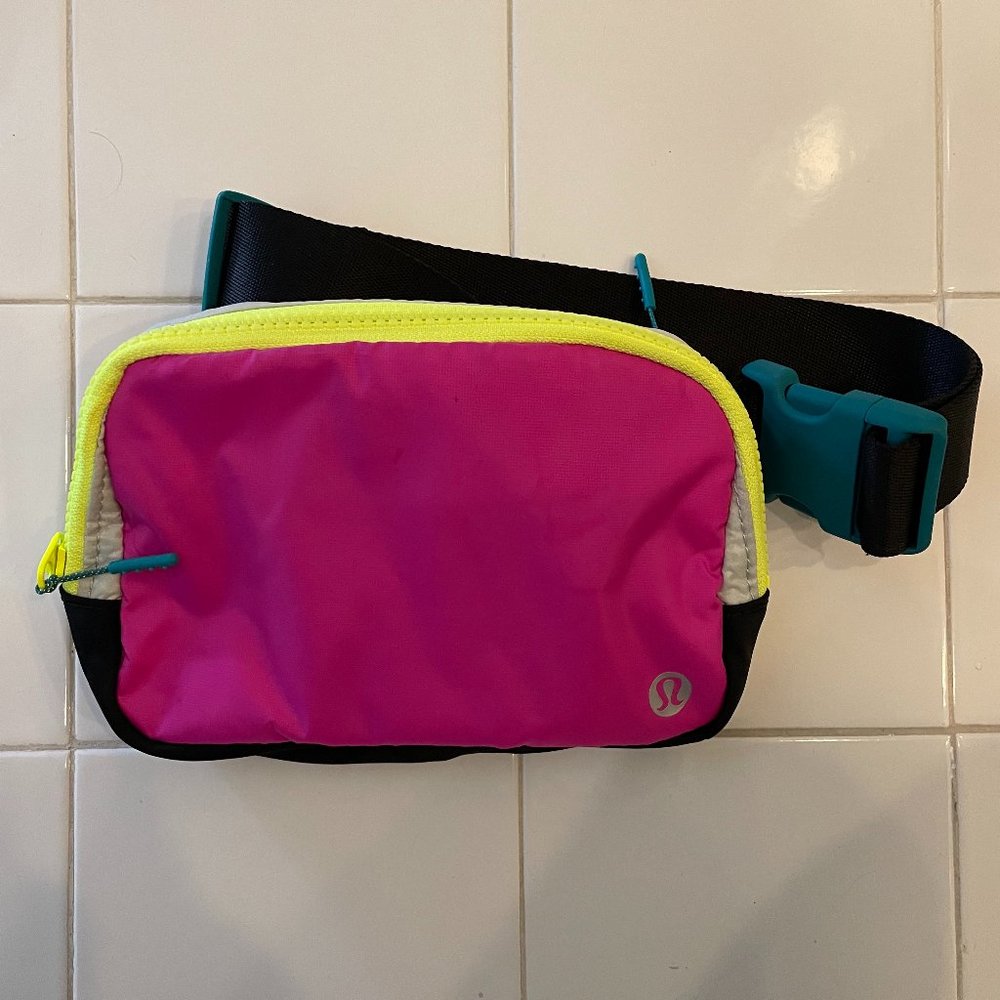 Lululemon Everywhere Belt Bag 1L - Pink / Yellow